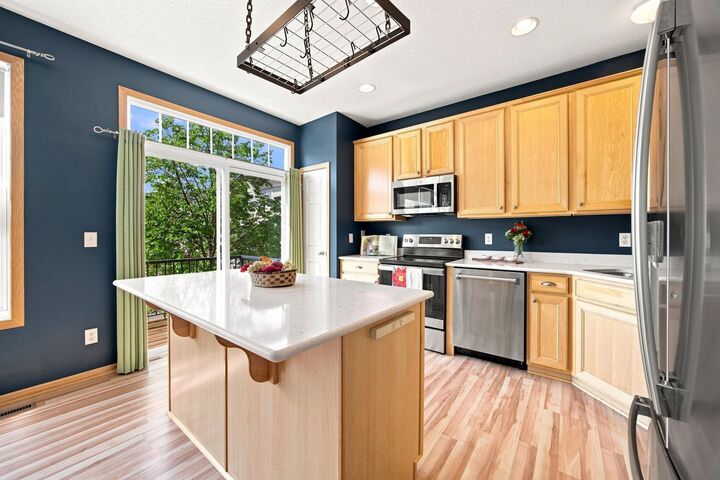 Property Photo:  560 Huset Parkway NE  MN 55421 