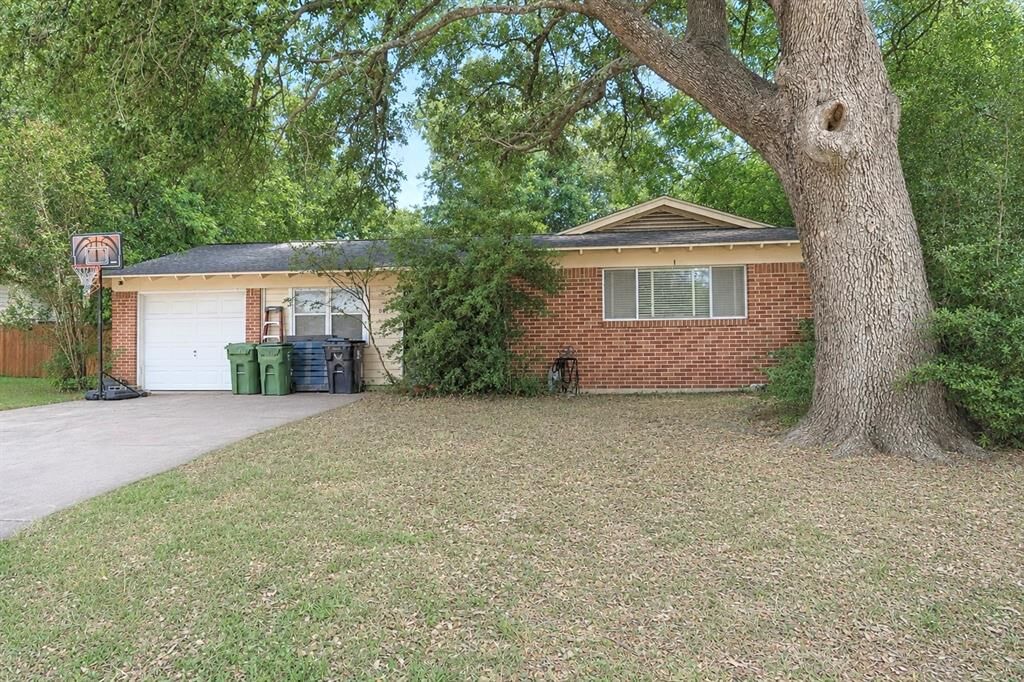 Property Photo:  505 Lynda Lane  TX 76010 