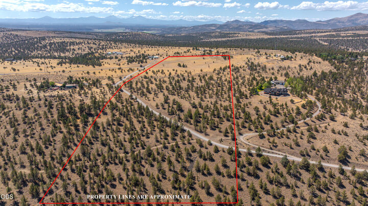 Property Photo: 9425 NW Panorama View OR 97754