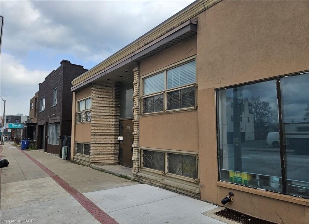 Property Photo:  216 Parkdale Avenue N 4  ON L8H 5X5 
