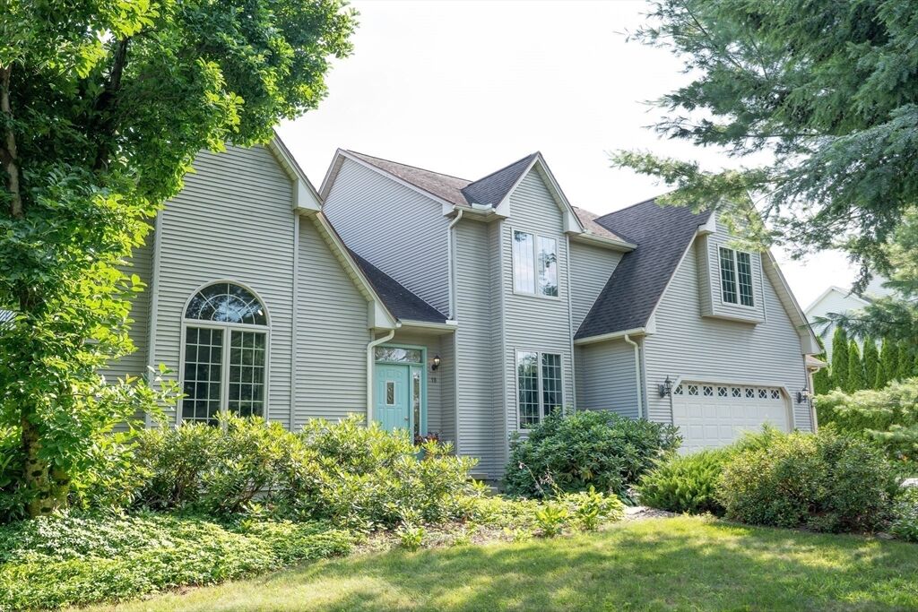 Property Photo:  18 Bayberry Dr 18  MA 01027 