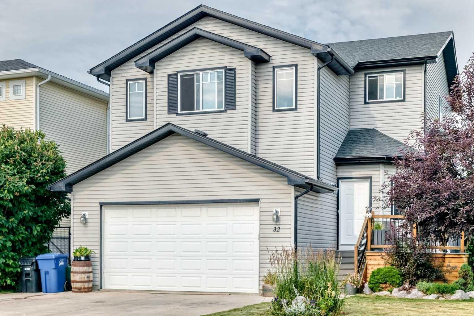 Property Photo:  32 Meadowpark Place  AB T0M 0N0 
