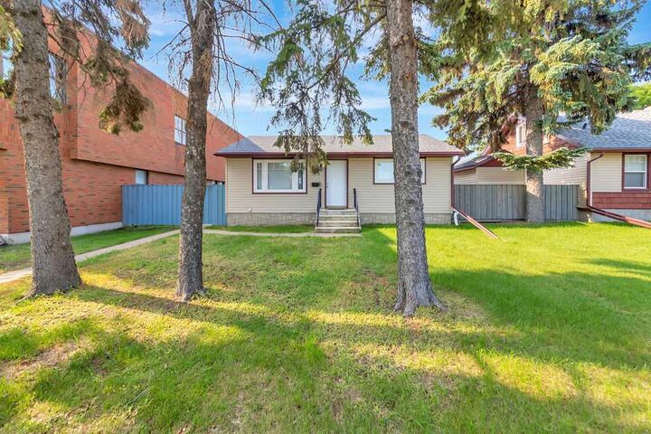 Property Photo: 5013 47 Street AB T9V 0E8