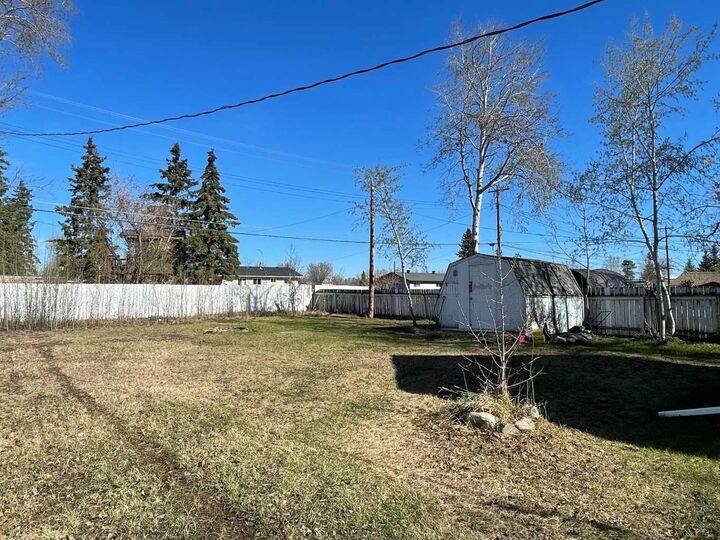 Property Photo:  10104 99 Street  AB T0H 1Z0 