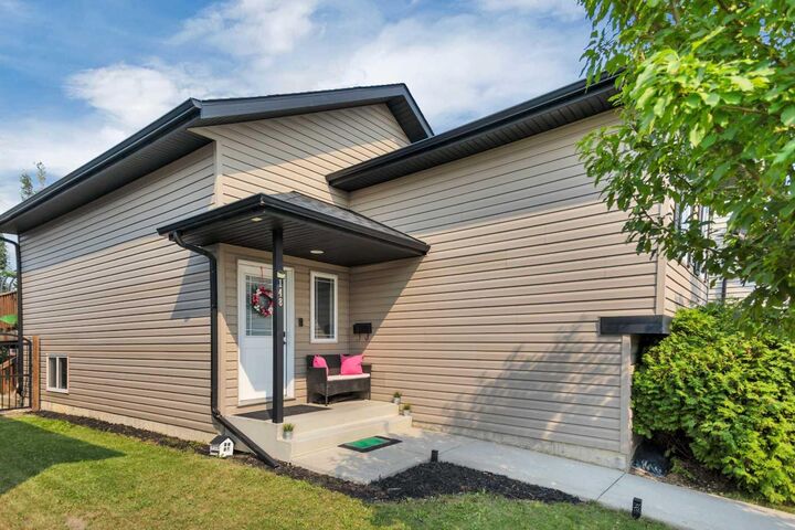 Property Photo: 148 Oswald Close AB T4P 0C1