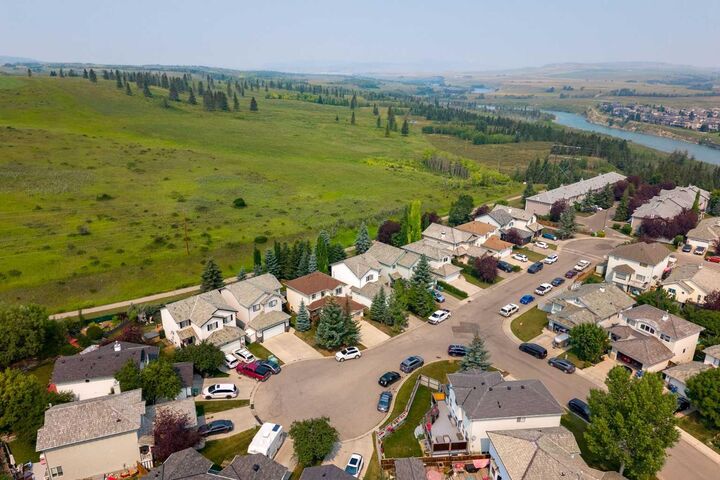 Property Photo:  100 Bow Ridge Crescent  AB T4C 1V2 