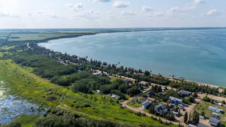 Property Photo:  504 Lakeview Bay  SK S0M 0N0 