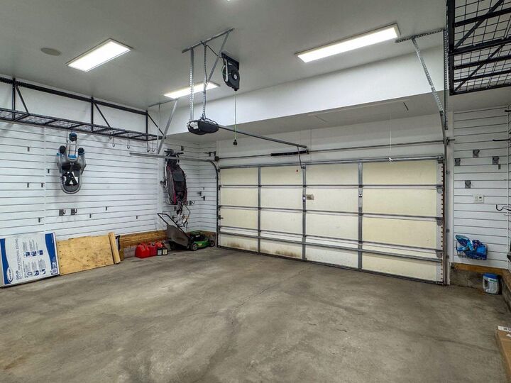 Property Photo: 54 Royal Ridge Mount NW AB T3G 5Z3