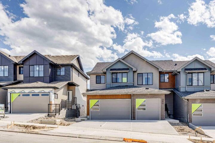 Property Photo: 386 Heritage Boulevard AB T4C 3K8