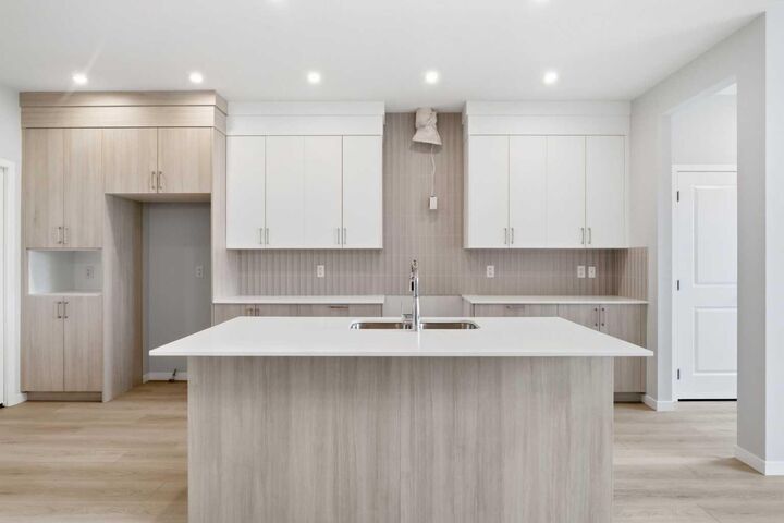 Property Photo:  37 Rosemary Gardens SE  AB T3S 1A6 