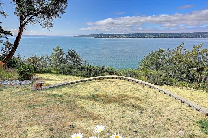 Property Photo:  2076  Gull Way  WA 98282 