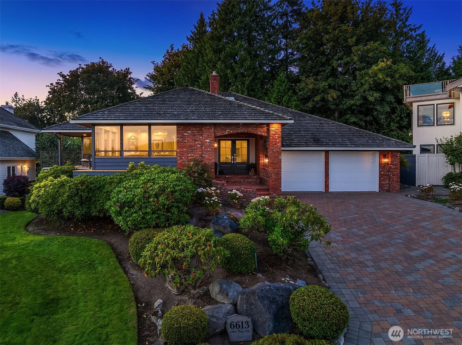 Property Photo:  6613  136th Place SW  WA 98026 