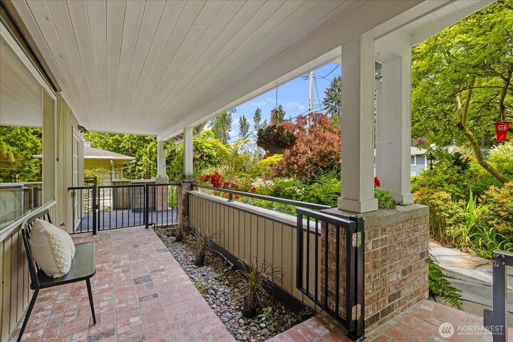 Property Photo:  9918  227th Place SW  WA 98020 