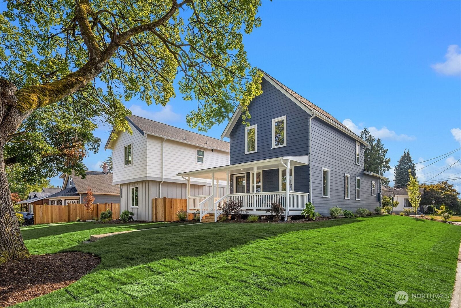 Property Photo: 2402 Cleveland Avenue A WA 98201