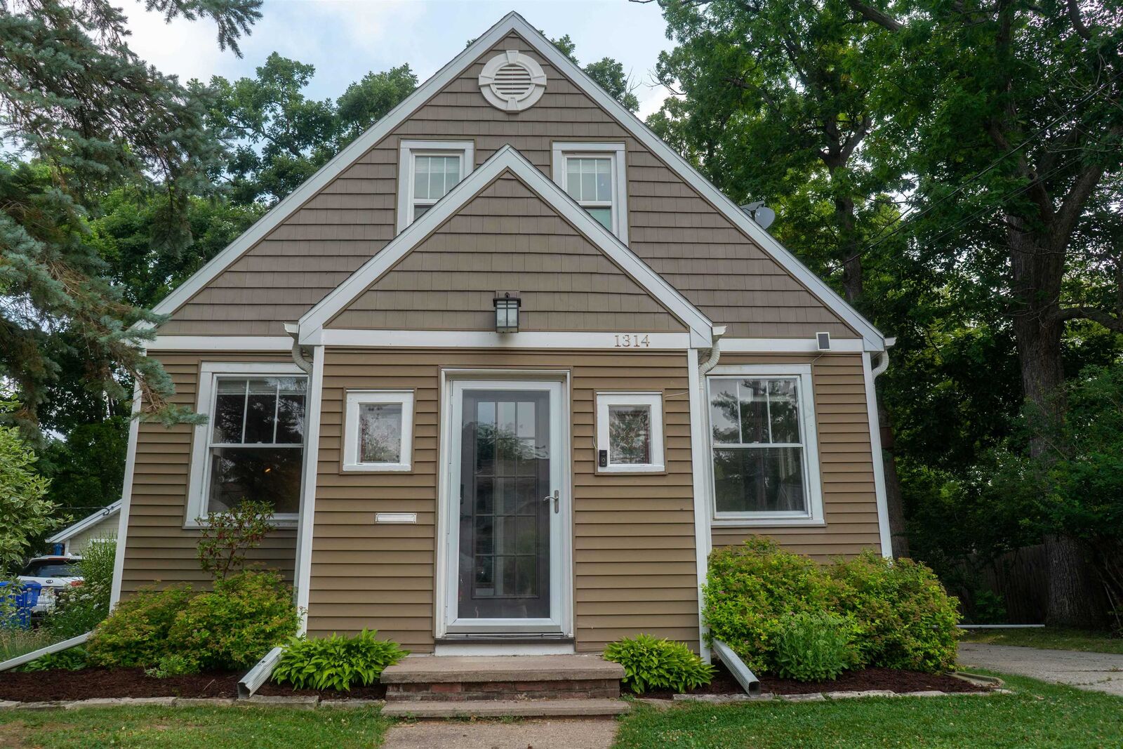 Property Photo:  1314 W Pine Street  WI 54914 