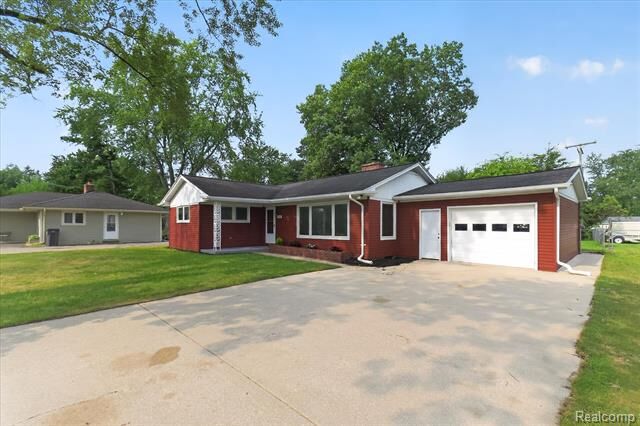 Property Photo:  9737 Silverside Drive  MI 48178 