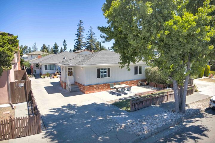 Property Photo:  1567 Hawes Court  CA 94061 