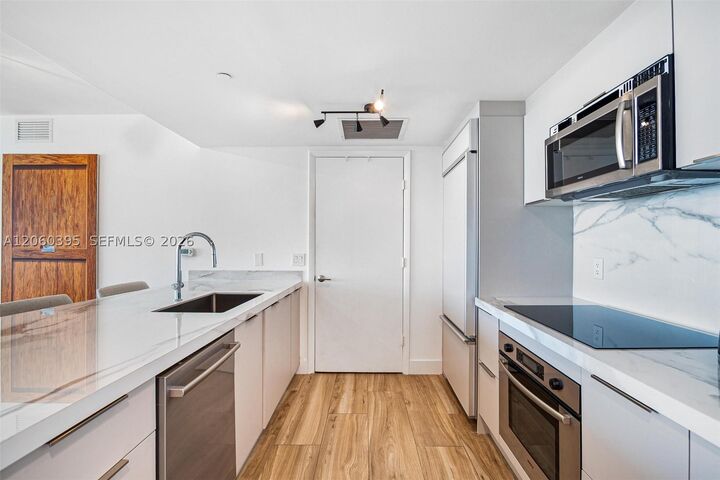 Property Photo:  50 Biscayne Blvd 2706  FL 33132 