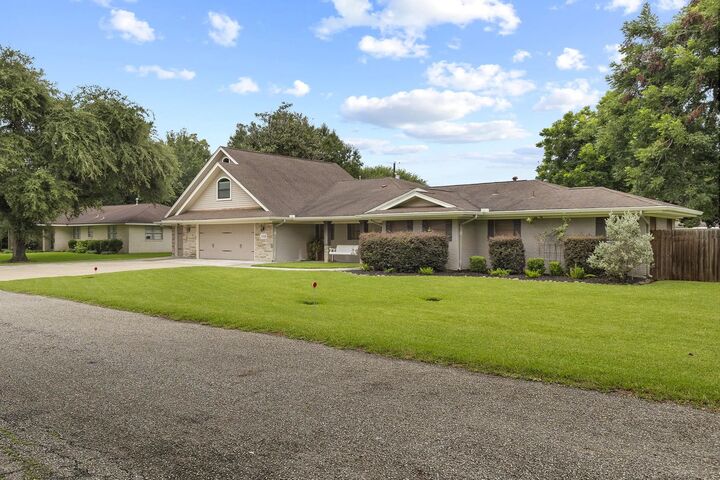 Property Photo: 1308 Boyd Ave TX 77651