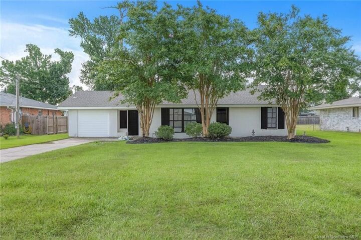Property Photo:  325 Quelqueshue Street  LA 70663 