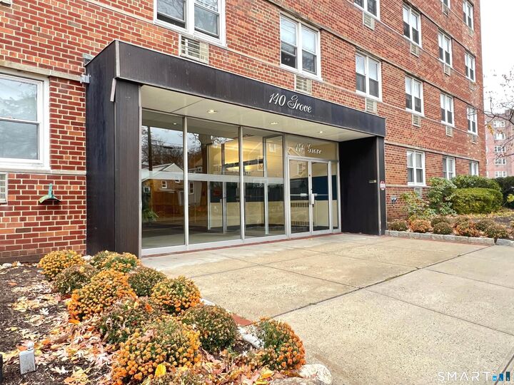 Property Photo:  140 Grove Street 5J  CT 06901 