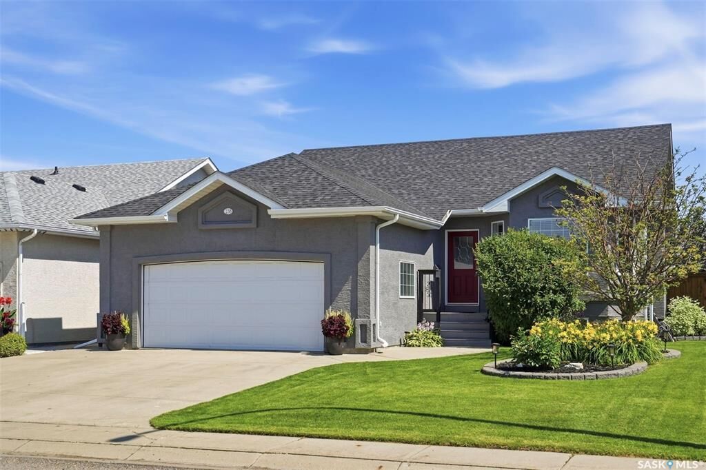 Property Photo:  238 Beechmont Crescent  SK S7V 1C8 