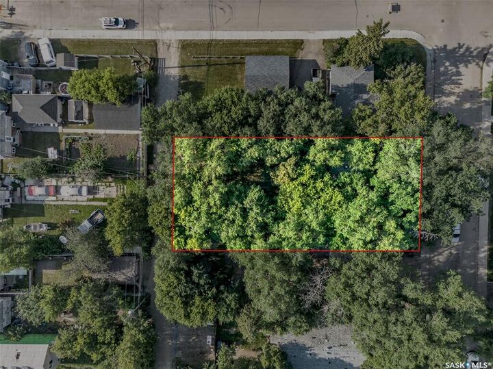 Property Photo:  209 V Avenue S  SK S7M 3E2 