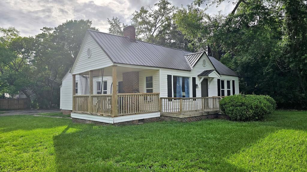 Property Photo:  228 Gordon Ave  GA 31792 