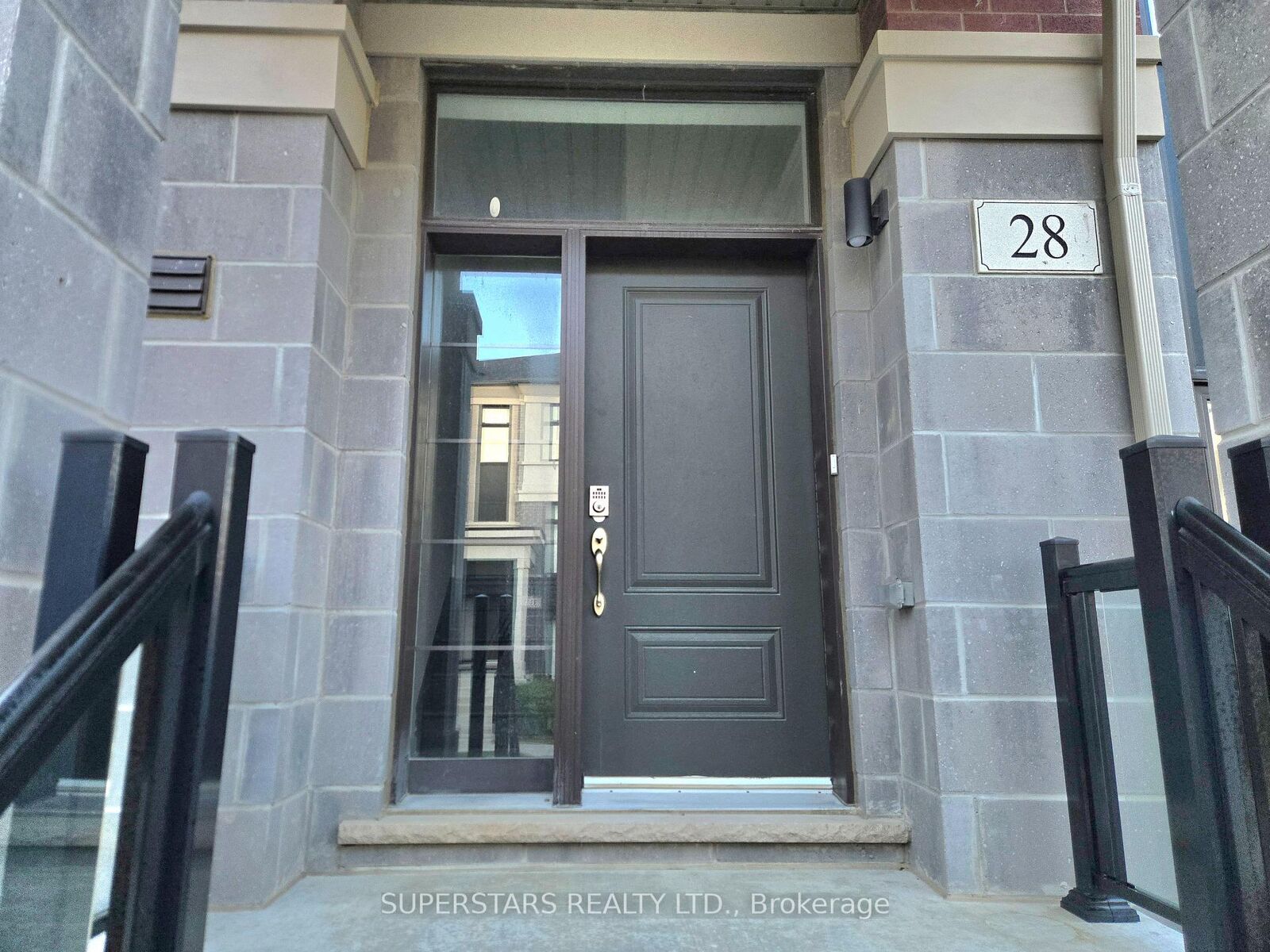 Property Photo:  28 Armillo Place  ON L6E 0V4 