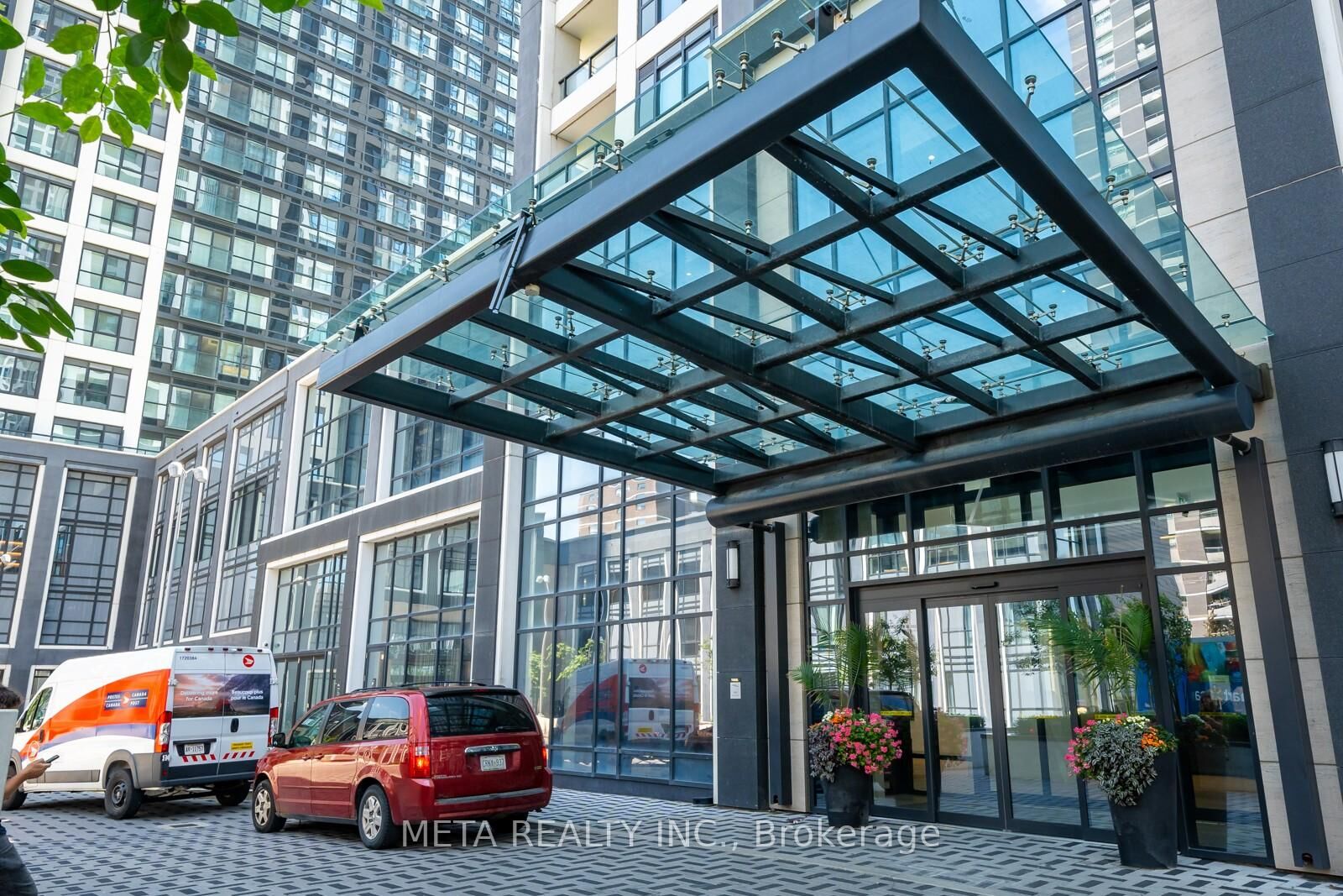 Property Photo:  7 Mabelle Avenue 707  ON M5T 0C9 