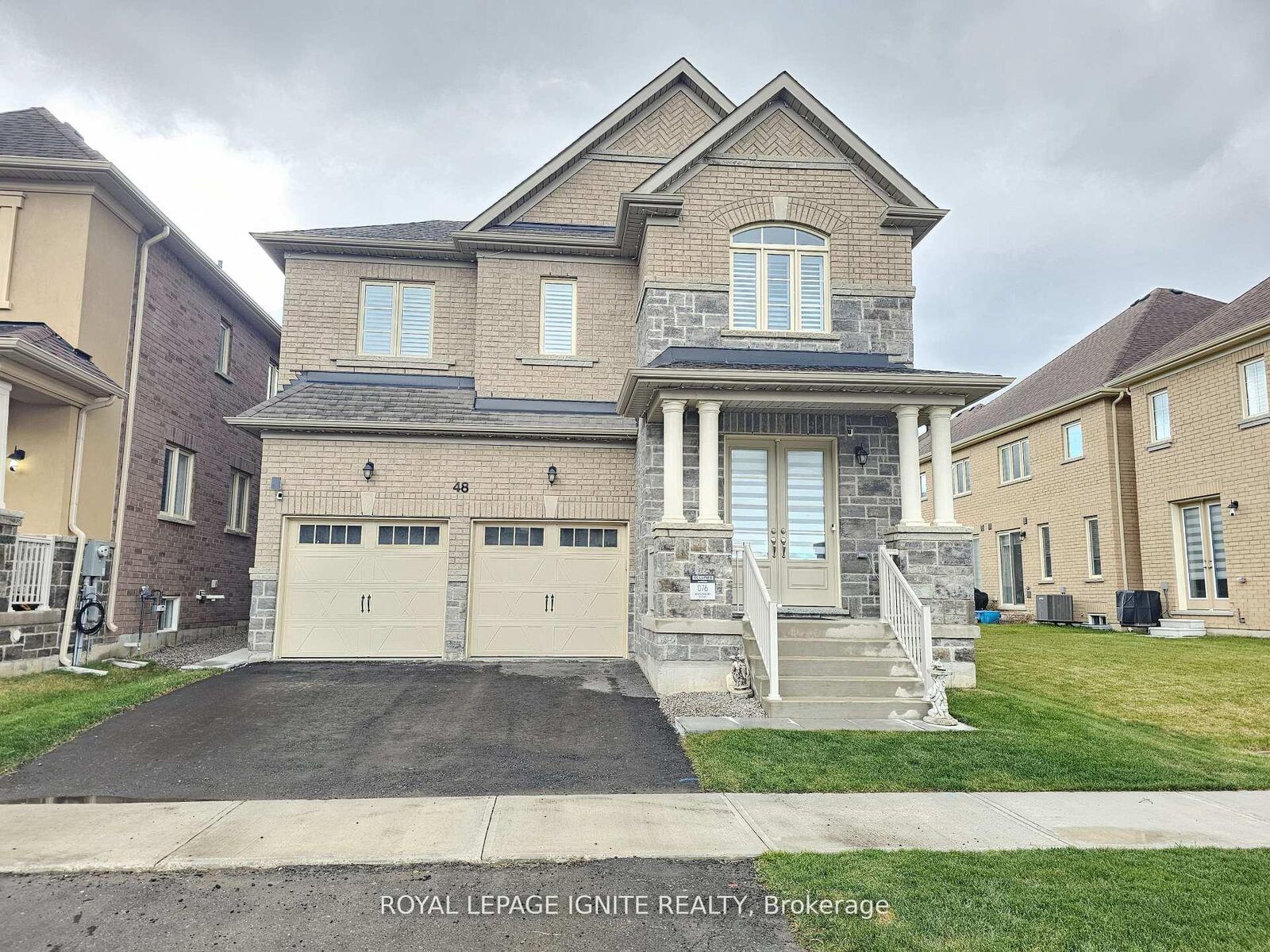 Property Photo:  48 Duxbury Road  ON L6R 4E3 