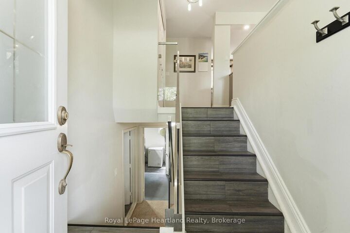 223 Kemp Crescent — photo 1