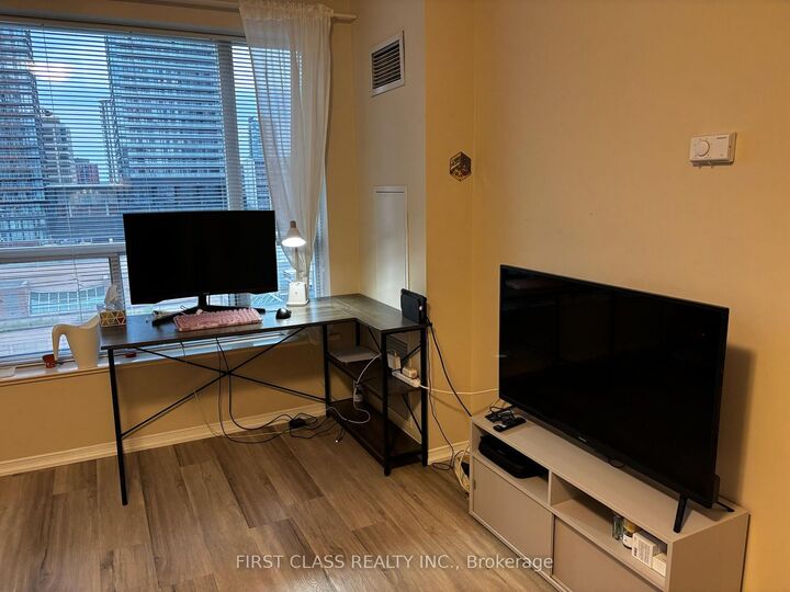 Property Photo:  887 Bay Street 1001  ON M5S 3K4 