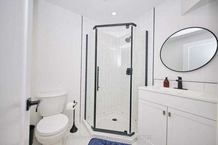 Property Photo:  18 Parkview Avenue  ON L2A 5L7 