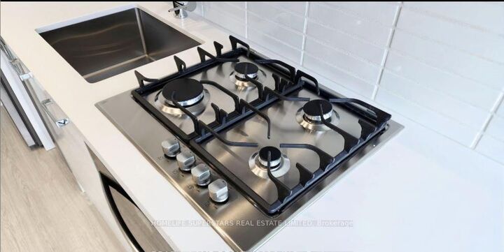 Property Photo:  195 McCaul Street 1906  ON M5T 0E5 