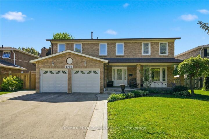 Property Photo:  1708 Woodeden Drive  ON L5H 3S5 