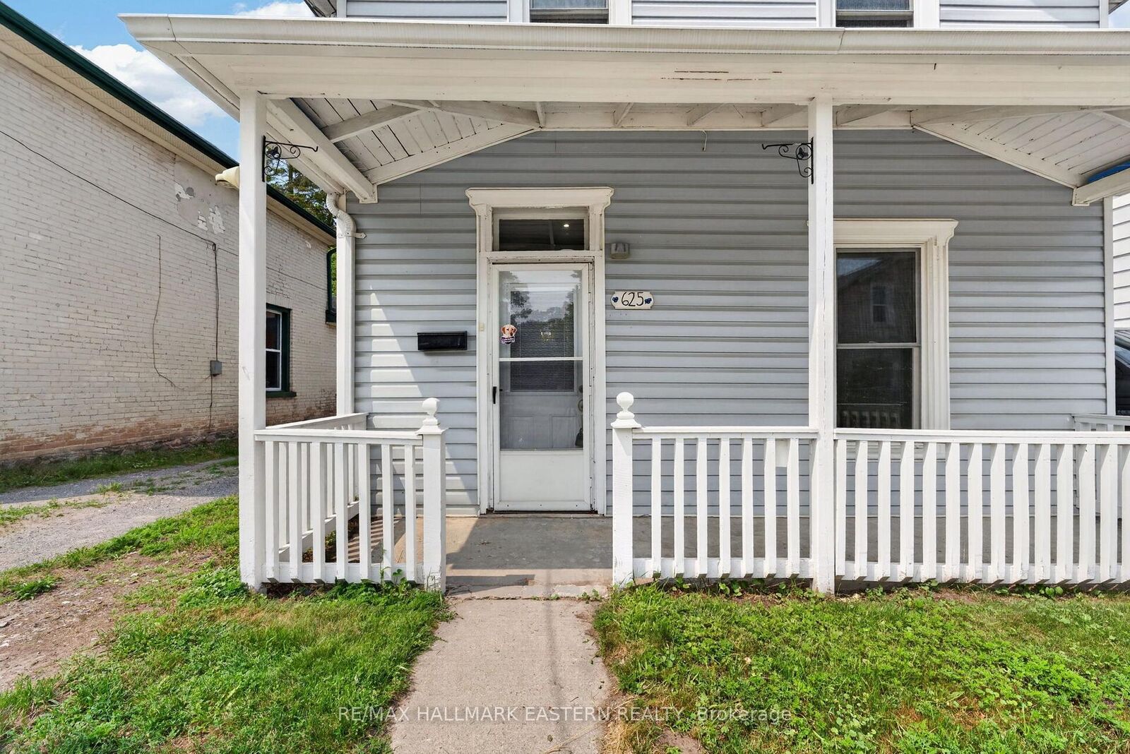 Property Photo: 625 Union Street ON K9H 3V4