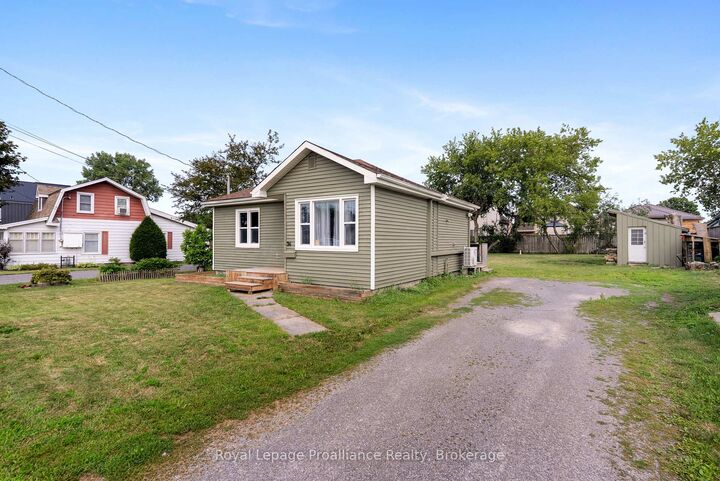 Property Photo:  36 Byron Street  ON K8N 2W1 