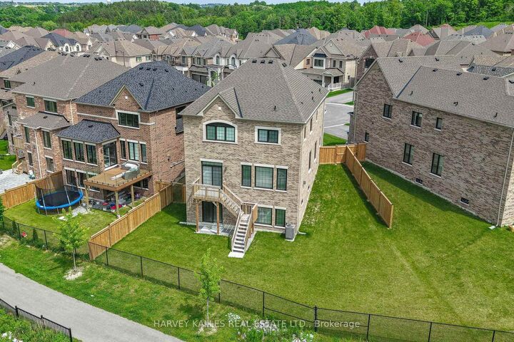 Property Photo: 4 Meadow Vista Crescent ON L9N 0T4
