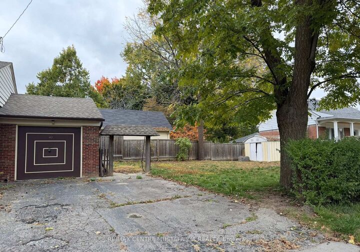 Property Photo:  40 Ovida Avenue  ON M9B 1E1 
