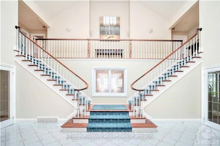 Property Photo: 23 Davidson Drive ON K1J 6L7
