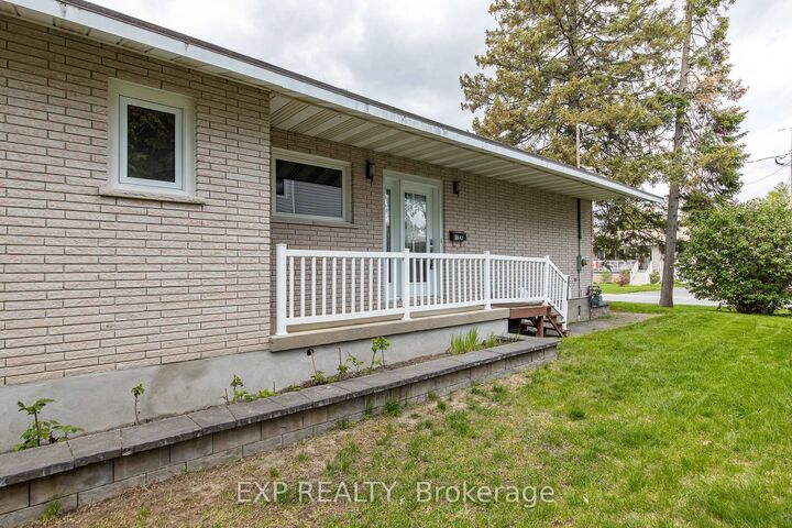 Property Photo: 1642 Valmarie Avenue ON K2C 1W1