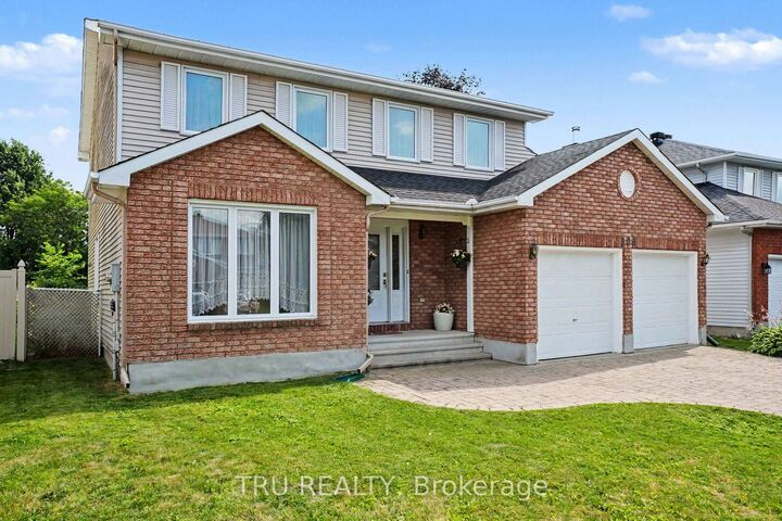 Property Photo: 606 Chenier Way ON K4A 1R1