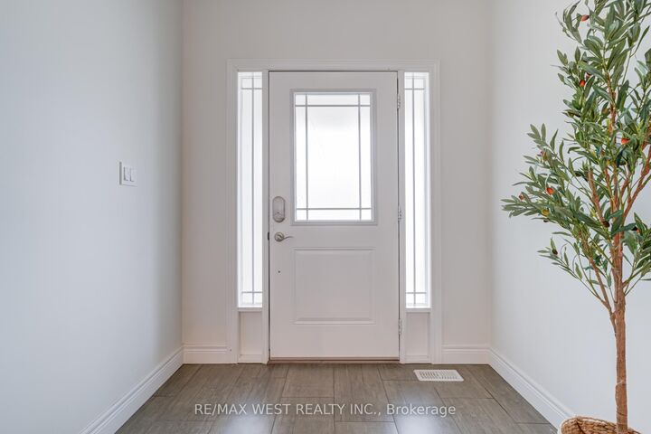 Property Photo: 270 Dalgleish Trail ON L0R 1P0