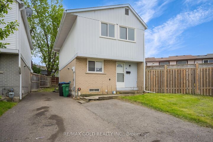 Property Photo: 9 Havenbrook Court ON L6S 2B4