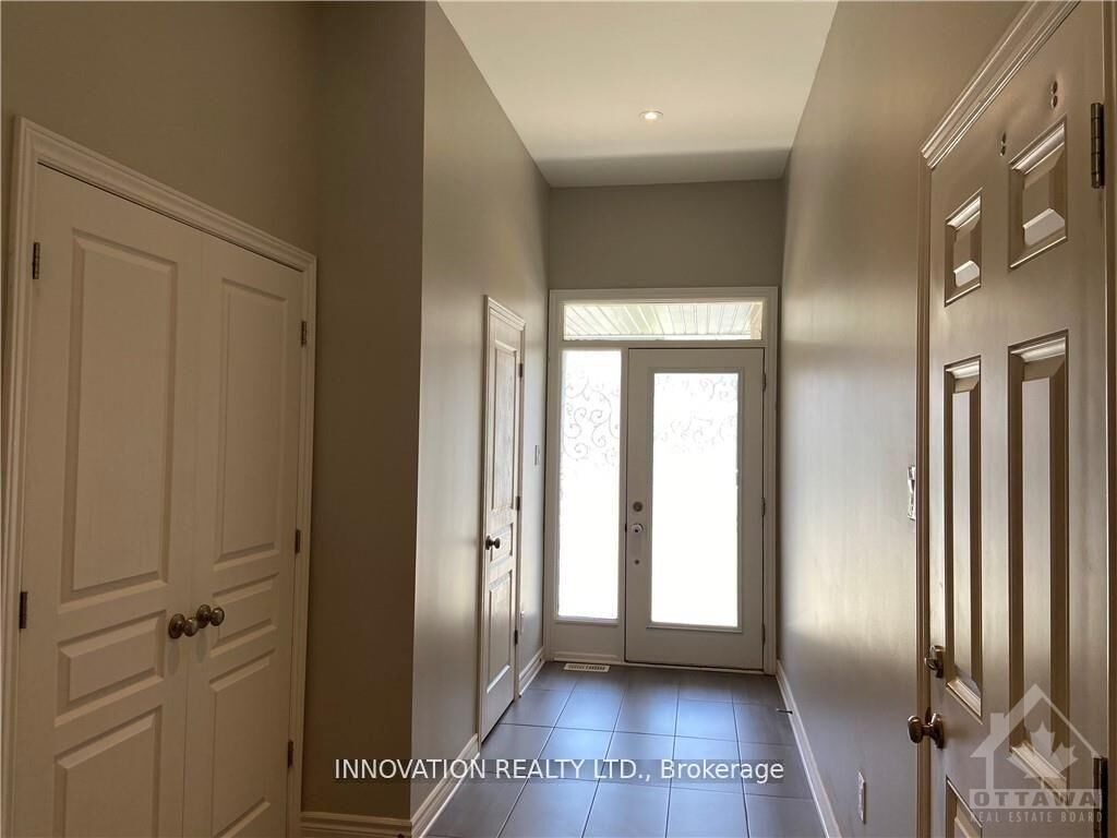 Property Photo:  718 Guardian Grove  ON K1X 0B2 