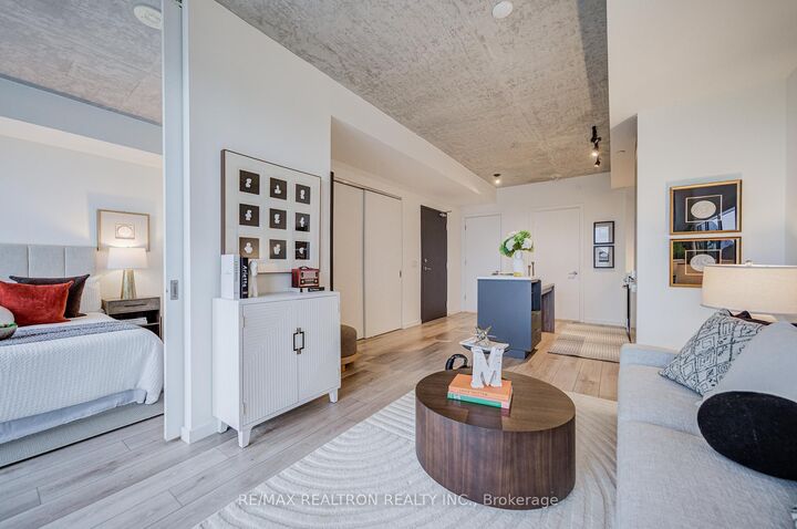 Property Photo:  7 Smith Crescent 518  ON M8Z 0G3 