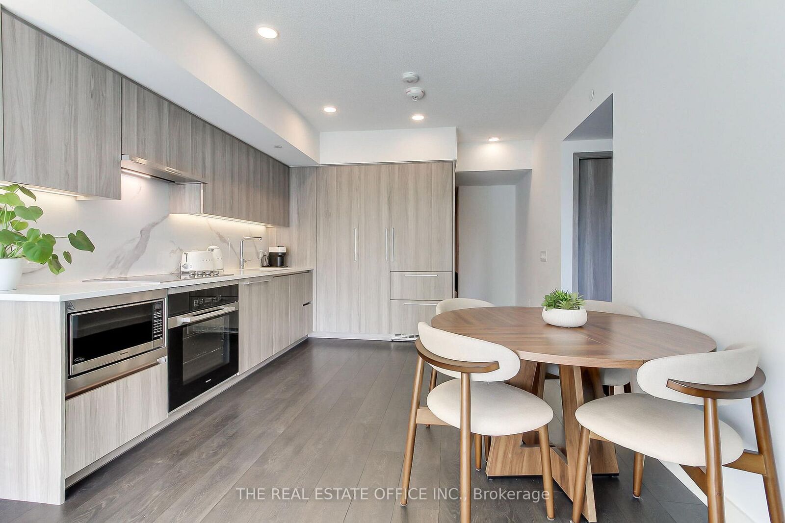 Property Photo: 1 Concord Cityplace Way 611 ON M5V 0X3