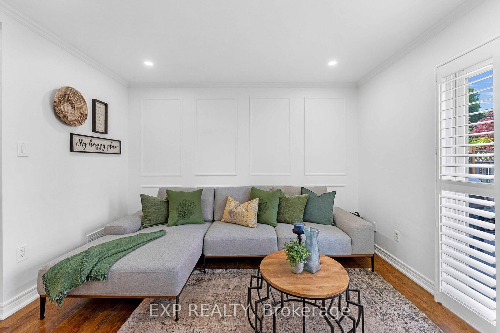 Property Photo:  42 Fieldnest Crescent  ON L1R 1Z6 