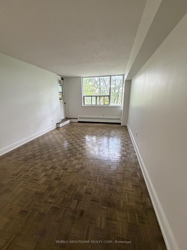 Property Photo: 145 Wellington Street W 306 ON L4G 2N9